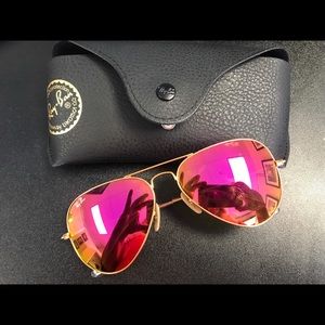 💗😎Brand new pink mirror Rayban aviator! 😎💗